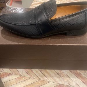 Vintage 2012 Gucci Diamante black loafers. Size 7
